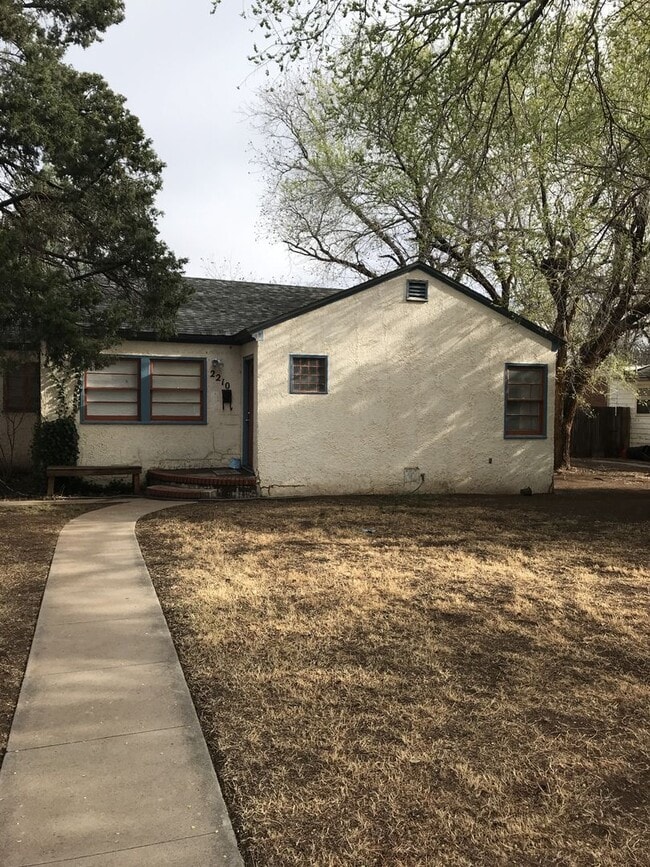 Building Photo - 2/1 in heart of Lubbock!