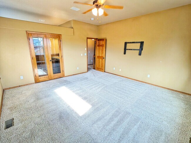 Building Photo - Gorgeous 5b 3b Single Family Home w/ a View