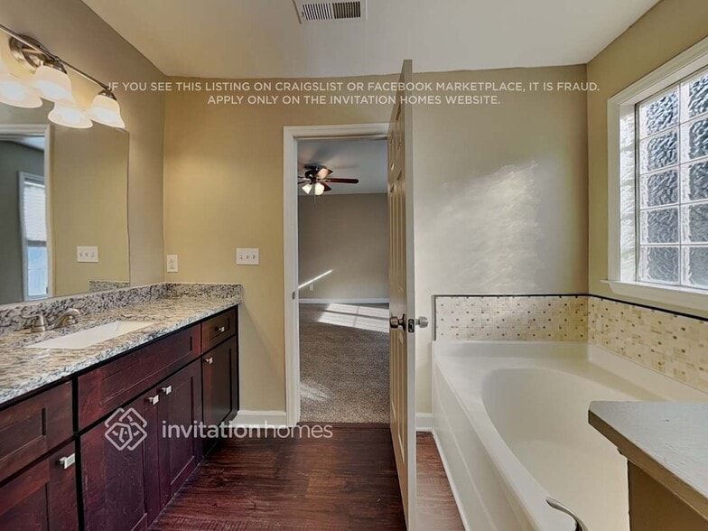 Building Photo - 1518 Hawkcrest Ln