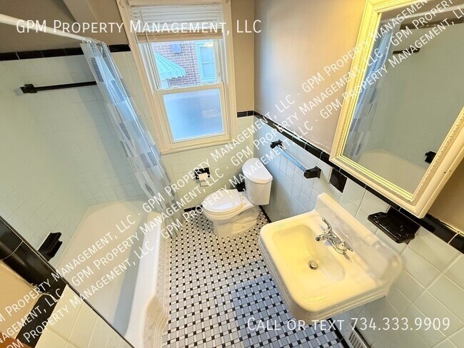 Building Photo - 1565 Lincoln Ave