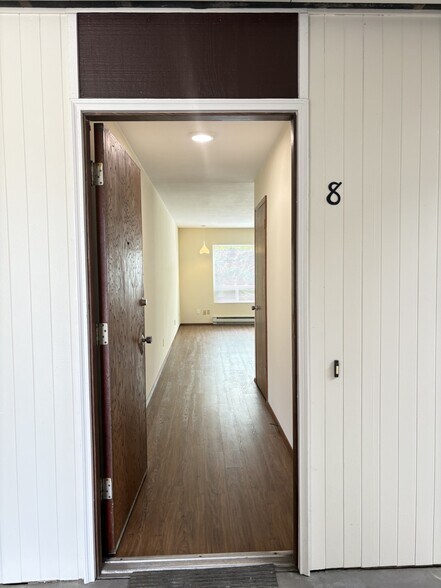 Entry - 540 Williams Ave N