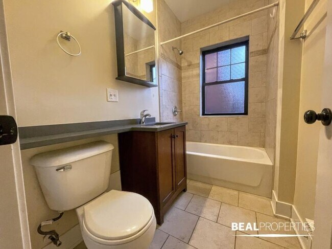 Building Photo - 1 bedroom in EVANSTON IL 60202