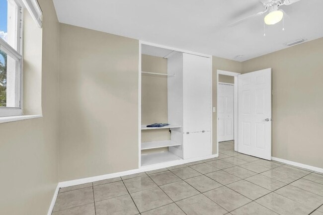 Building Photo - 184 SE 27th Way