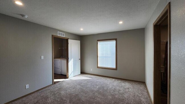 Building Photo - 11 Andreasen Dr