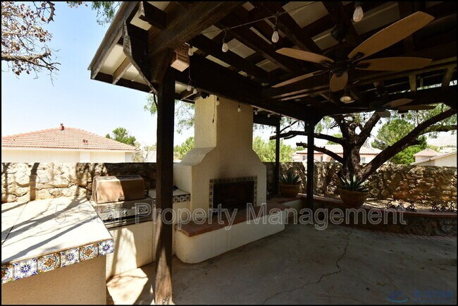 Building Photo - 6598 Eagle Ridge Dr