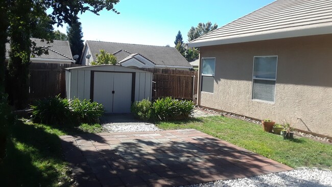 Building Photo - Spacious 3 bedroom home near Roseville Gal...