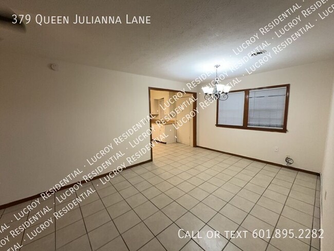 Building Photo - Welcome to this spacious 3 bedroom, 2 bath...