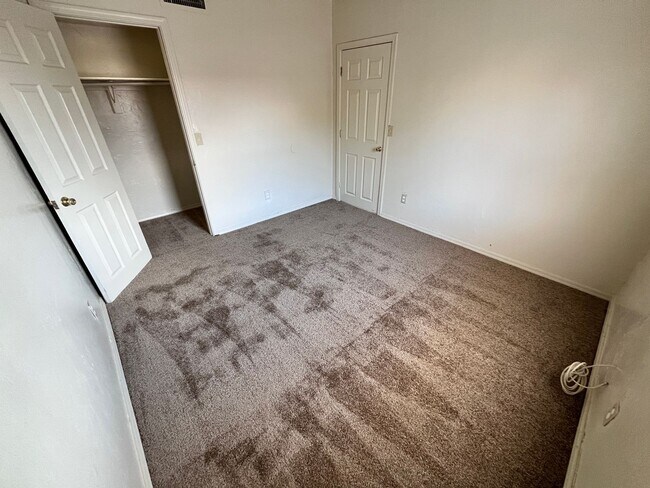 Building Photo - Central- 3 bedroom/ 2 bathroom house