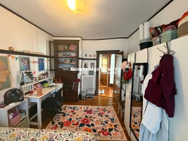 Building Photo - 100 W Adams St