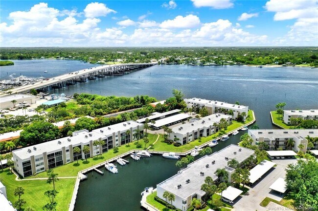 Building Photo - 1950 SW Palm City Rd