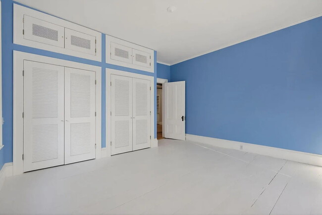 Building Photo - Beautiful First-Floor Condo in Portland’s West End