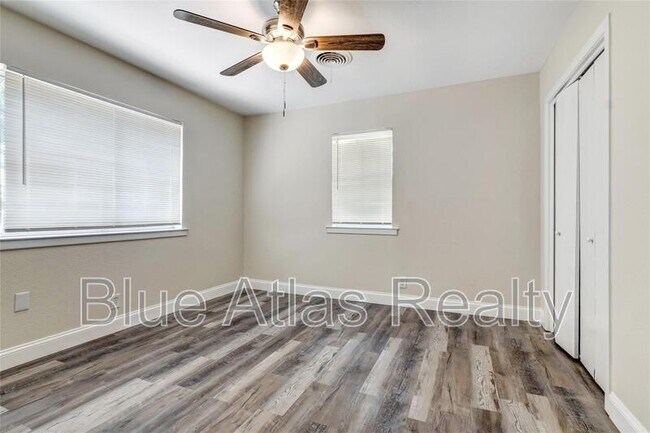 Building Photo - 1712 Dakar Rd W