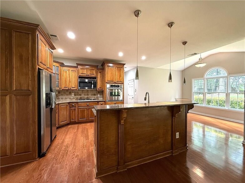 Building Photo - 1310 Rosewood Dr