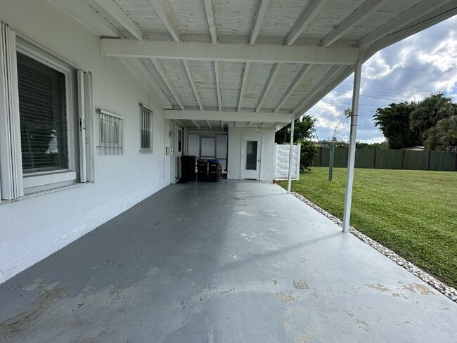 Building Photo - "Charming 3-Bed, 2-Bath in North Port!"