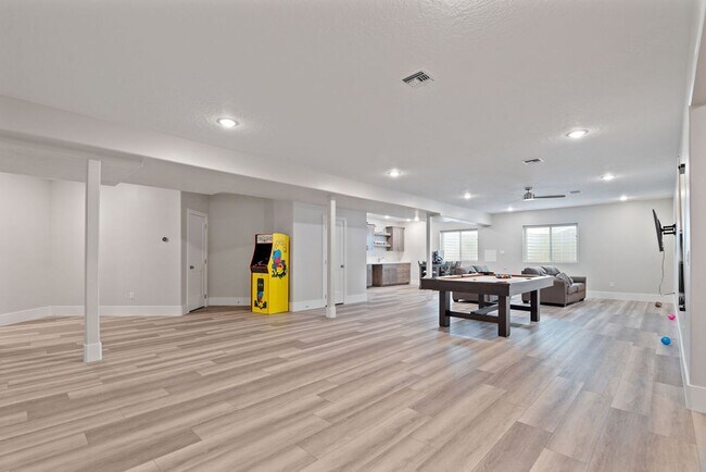 Building Photo - Elegant Residence on an Arce Lot