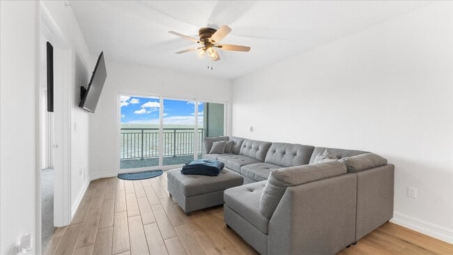 Building Photo - 1825 Riverside Dr