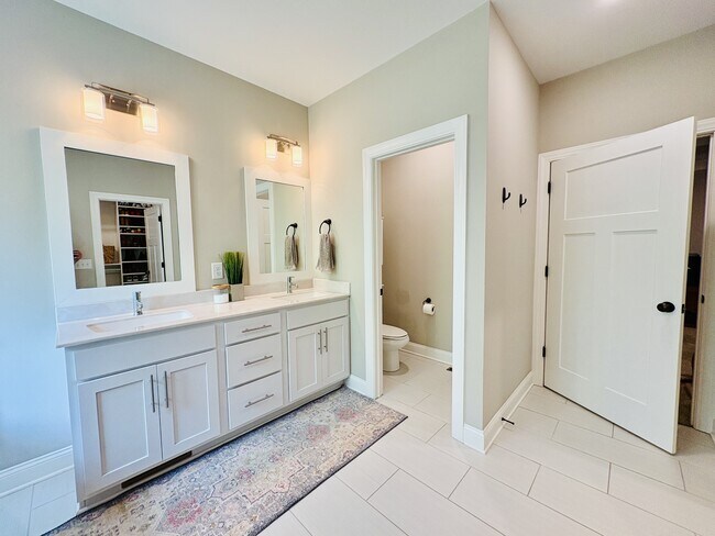 Building Photo - 1268 Easthaven Dr