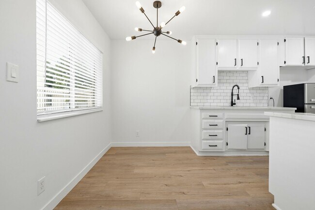 Building Photo - 5549 Fulcher Ave