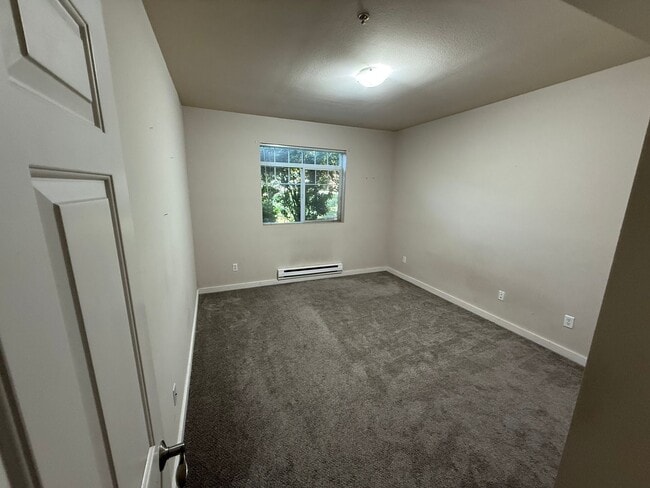 Building Photo - Beautiful Bottom Floor 2bd 1bath Condo For...