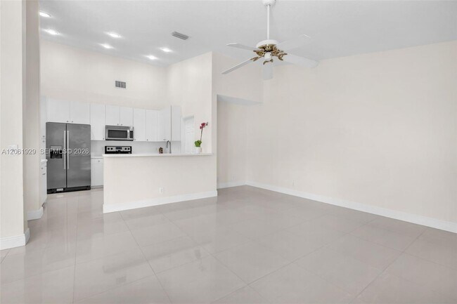 Building Photo - 17194 Ventana Dr