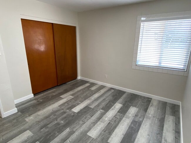 Building Photo - Amazing Home Large Lot