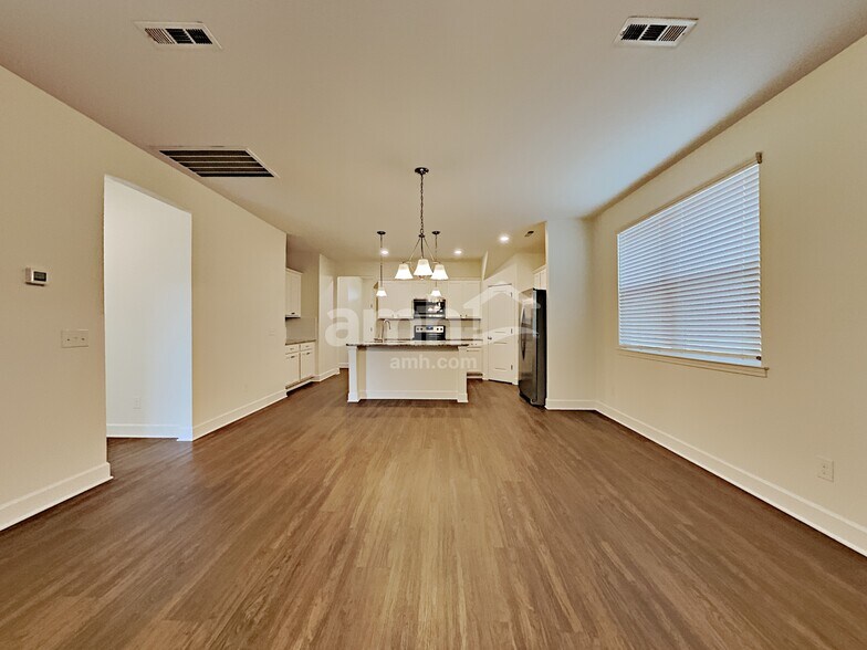 Building Photo - 6001 Trailwater Dr