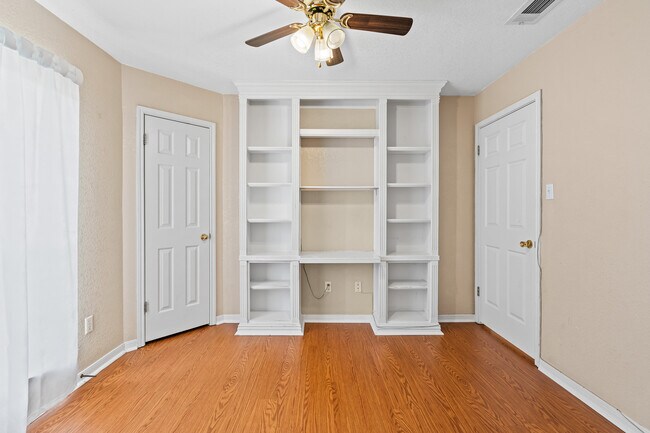 Building Photo - 406 Gina Dr