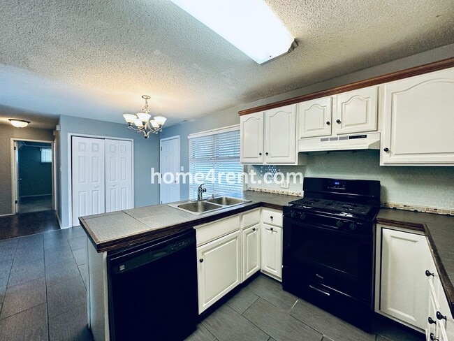 Building Photo - Charming Ranch Style, Prairie Village Home w/ a Fenced Yard, Updated Baths, and All Appliances In...