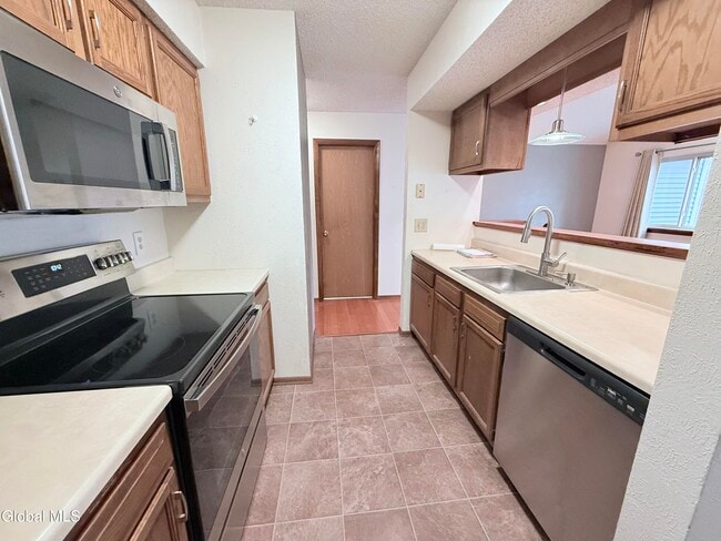 Building Photo - 208 Yorktown Dr