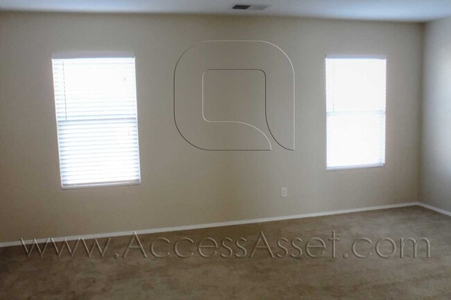 Building Photo - Beautiful Three Bedroom, Curb Appeal Home!