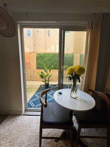 Building Photo - 4015 Crest Dr