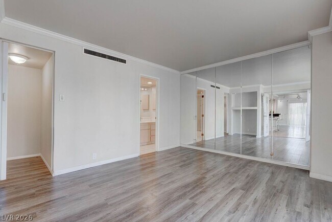 Building Photo - 3111 Bel Air Dr