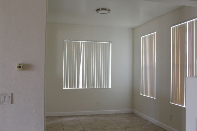 Building Photo - 13289 Coffeetree St
