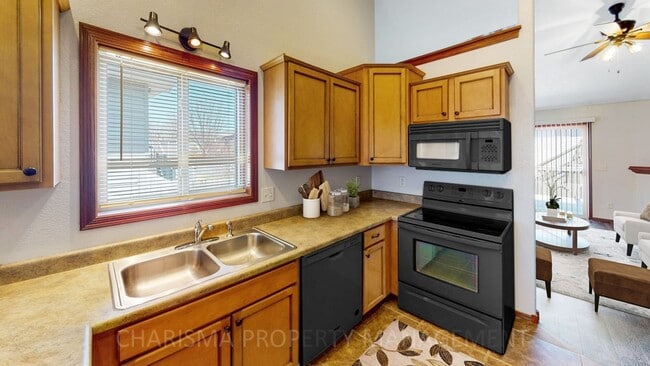 Building Photo - BEAUTIFUL 4 BD, 2 BA TOWNHOME WITH A FULLY EQUIPED KITCHEN, VAULTED CEILINGS, FIREPLACE, ATTACHED...