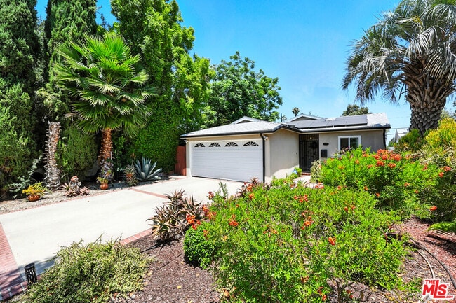 Primary Photo - 22101 Buenaventura St