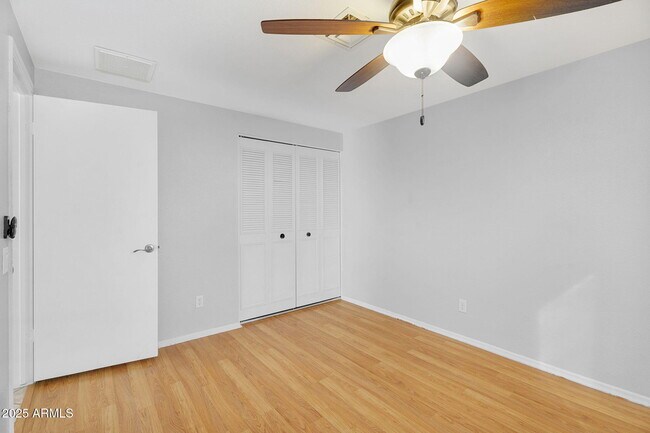 Building Photo - 1511 W Mesquite St