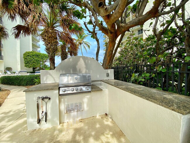 Building Photo - 5420 N Ocean Dr