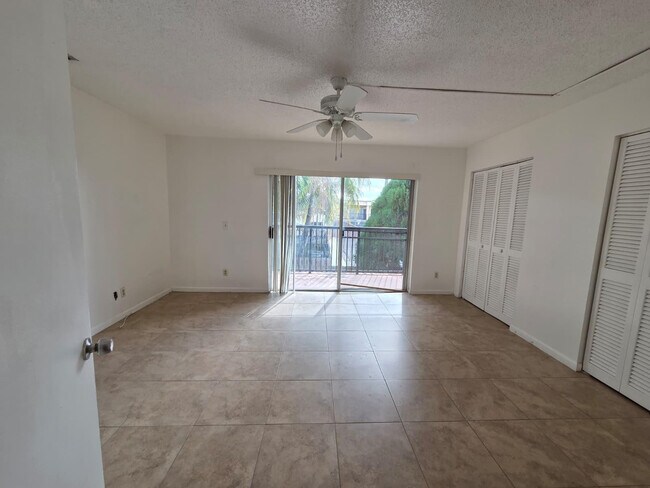 Building Photo - 6512 SW 41st Pl