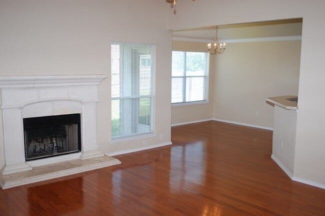 Building Photo - AVAILABLE NOW -  Beautiful 3-Bed, 2-Bath Home in Keller ISD