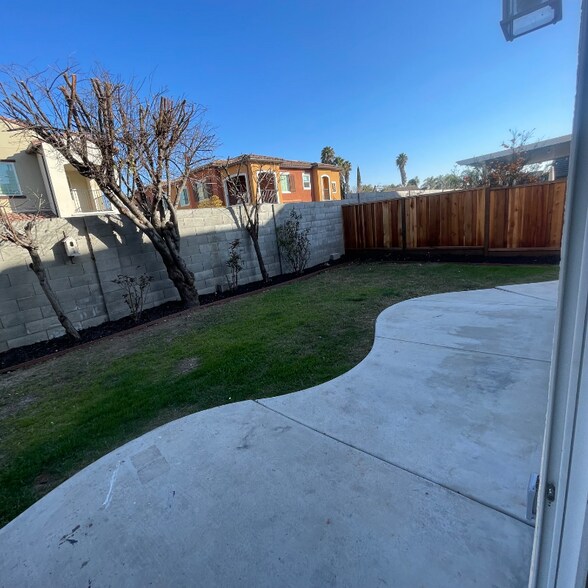 Building Photo - 1924 Rochester St