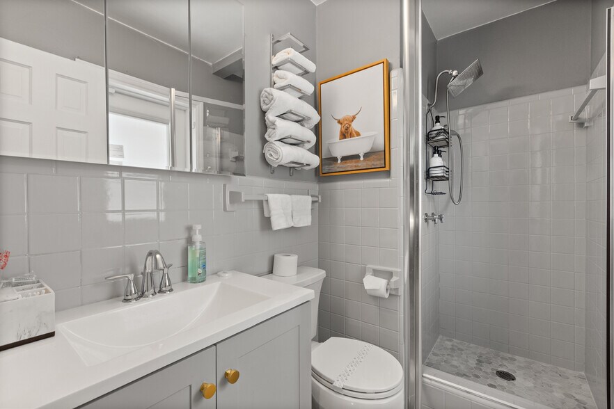 Building Photo - 4760 Lake Cecile Dr