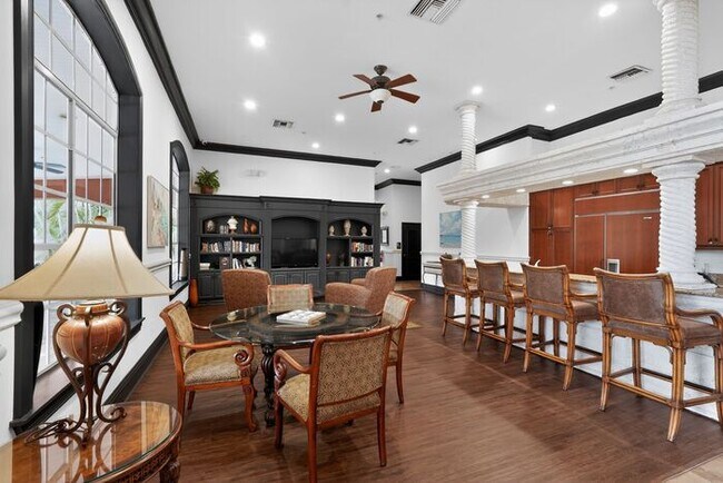 Building Photo - 4114 Central Sarasota Pkwy