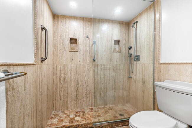 Building Photo - 2066 N Ocean Blvd