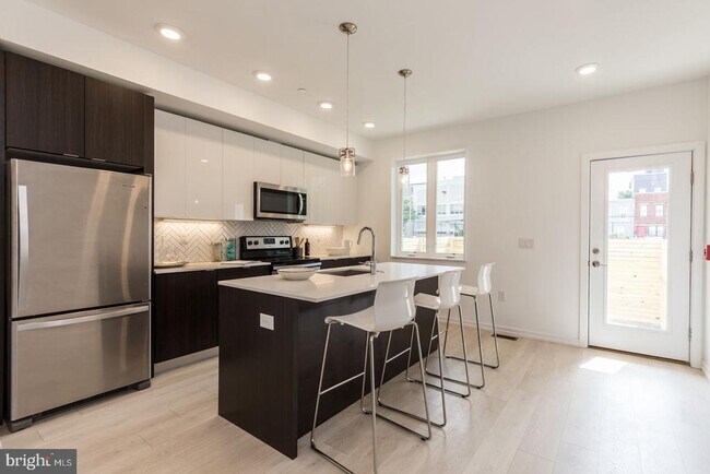 Building Photo - 1241 N 27th St