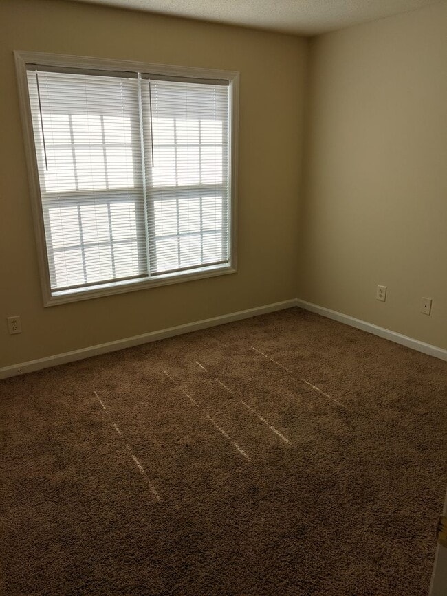 Building Photo - Two bedroom, 1.5 townhouse in Graham (Park...
