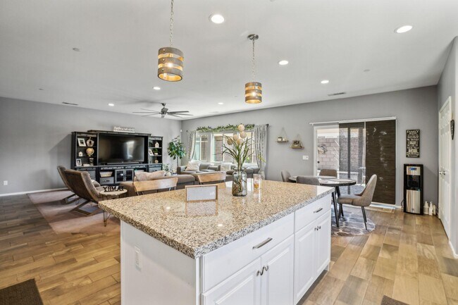 Building Photo - 42912 Gazapo Ct
