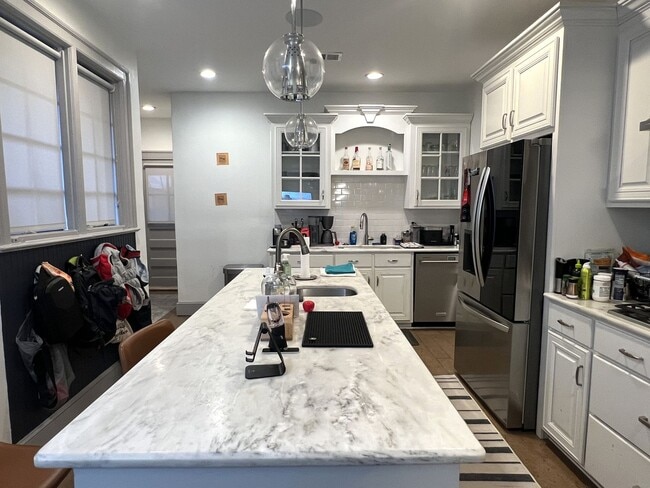 Building Photo - Beautifully Remodeled 1920's Bungalow