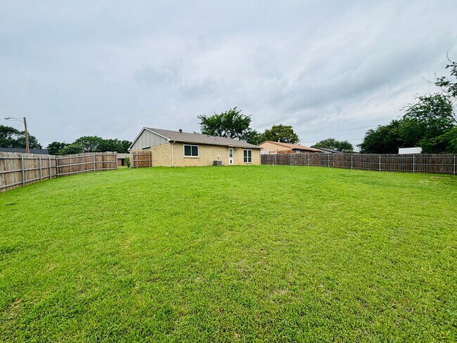 Building Photo - Charming home for lease in the heart of North Richland Hills!