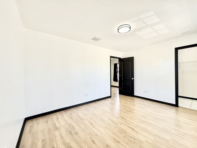 Building Photo - 4978 White Sanderling Ct
