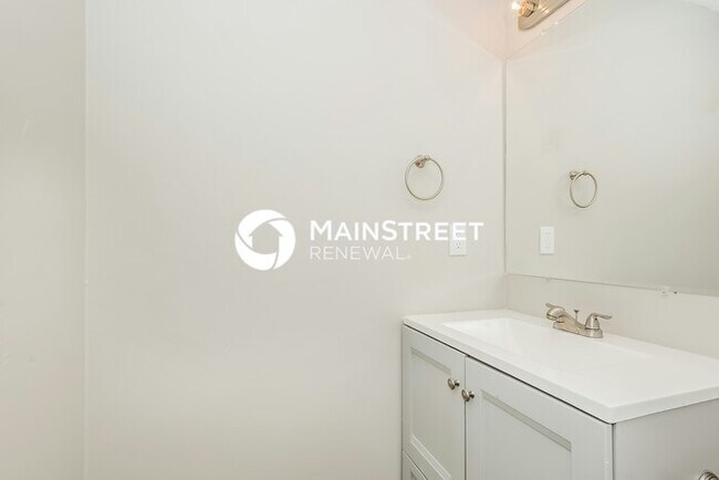 Building Photo - 4 Bedroom Pet-Friendly Home in Antioch, TN with Main Street Renewal